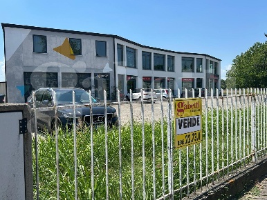 Foto Negozio in FORLIVESE, Faenza di 373 m² con 3 locali in vendita