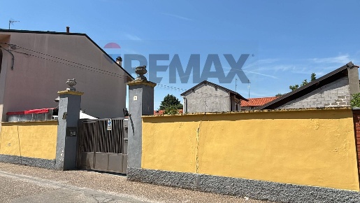 Foto Case semi ndipendenti in via nino bixio 4, Inveruno Centro di 67 m²