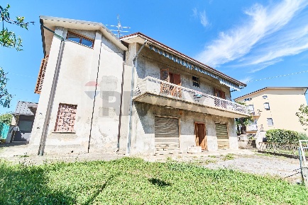Foto Casa indipendente in via san Francesco 213, Calusco d'Adda di 300 m²