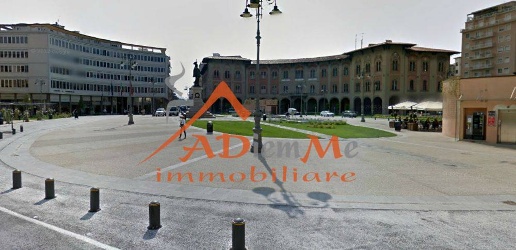 Foto Locale commerciale in piazza vittorio emanuele II, Pisa San Martino