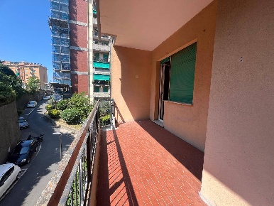 Foto Appartamento in Via Franco Antolini, Genova San Fruttuoso di 79 m²