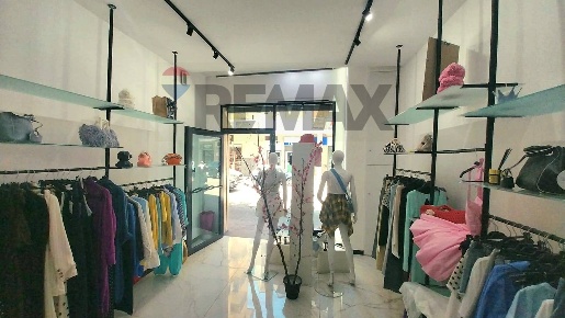 Foto Locale commerciale in via Trento 101a, Salerno Pastena - Pastena Alta