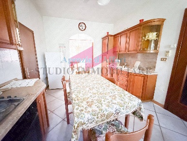 Foto Casa indipendente in Via Zelo 917, Ceneselli di 262 m² con 12 locali