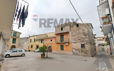 Foto Appartamento in Via Isonzo 12, Carinola Casale di 169 m² con 4 locali