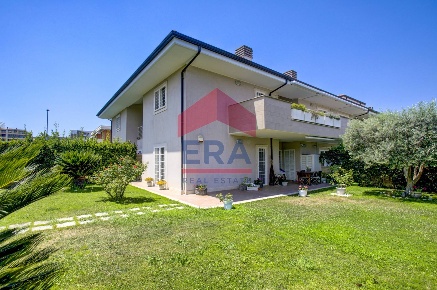 Foto Appartamento in Via Amerigo Toth 18, Roma Mezzocammino di 71 m²