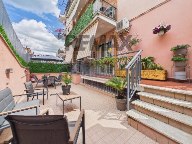 Foto Appartamento in VIA MONTEFIASCONE 00, Roma Tomba di Nerone di 86 m²