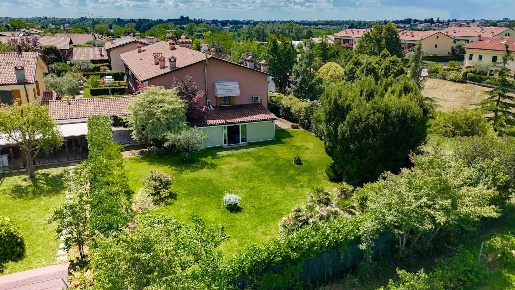 Foto Villa unifamiliare in Via dei Peschi 42, Pescantina di 232 m²
