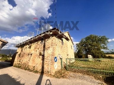 Foto Casa indipendente in LOC FONTE D'ORO 59, Montefalco Centro di 300 m²
