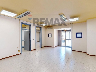 Foto Ufficio in Via Vittorio Veneto snc, Gualdo Tadino Centro di 100 m²