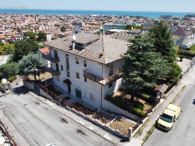 Foto Appartamento in via Vespasiani 6, San Benedetto del Tronto di 340 m²