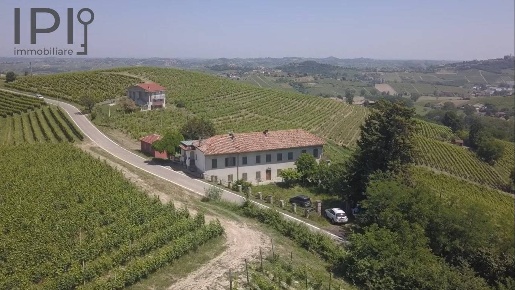 Foto Villa unifamiliare in frazione ceriole, Canelli di 500 m² in vendita