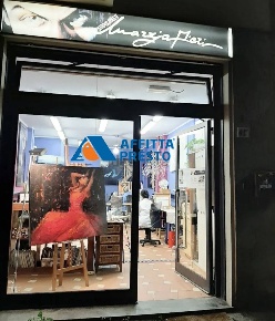 Foto Attività commerciale a Firenze di 55 m² con 2 locali in vendita