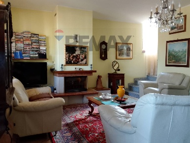 Foto Villa a schiera in Via Marconi 20, Linarolo di 200 m² con 4 locali