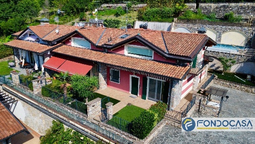 Foto Villa unifamiliare in BELVEDERE 27, Capriolo di 250 m² con 4 locali
