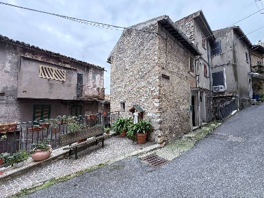 Foto Appartamento in Via Nino Bixio, Scandriglia di 90 m² con 2 locali