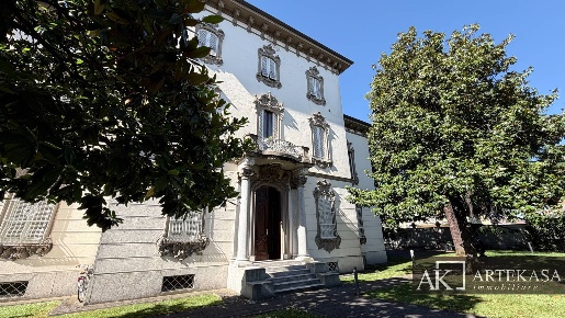 Foto Appartamento in Via Massaua 2, Vercelli Semicentro di 270 m²