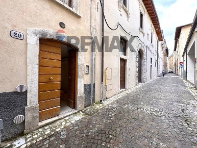 Foto Appartamento in Via Crispomonti 29, L'Aquila Villa Comunale di 61 m²
