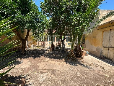 Foto Casa indipendente a Monserrato di 167 m² con 7 locali in vendita