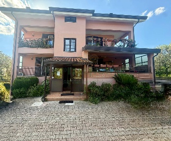 Foto Appartamento in Via Fontanatetta, Avellino di 175 m² con 5 locali