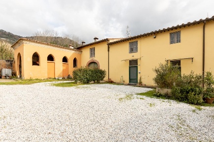 Foto Appartamento a San Giuliano Terme San Giuliano Terme Paese di 303 m²