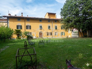 Foto Casa indipendente a Cascina Navacchio Nord - Zambra di 390 m²