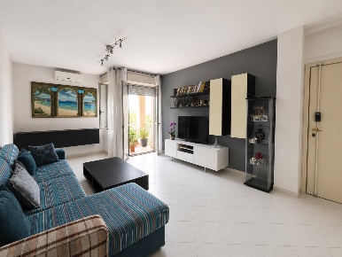 Foto Appartamento a Pontedera Oltrera di 112 m² con 5 locali in vendita