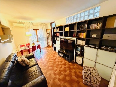Foto Appartamento a Carrara Avenza di 84 m² con 4 locali in vendita