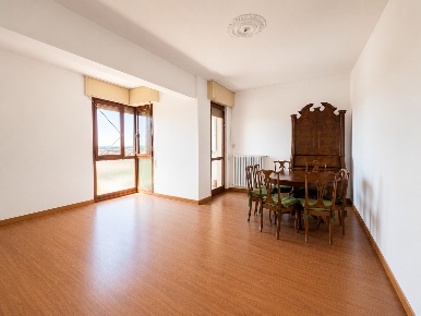 Foto Appartamento a Pontedera Centro di 140 m² con 6 locali in vendita