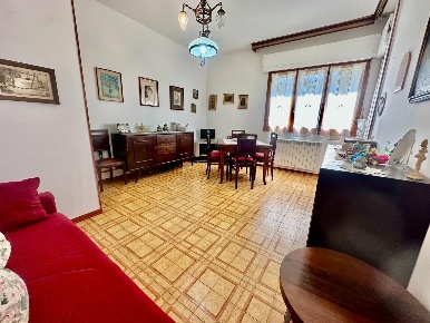 Foto Appartamento a Carrara Avenza di 100 m² con 5 locali in vendita