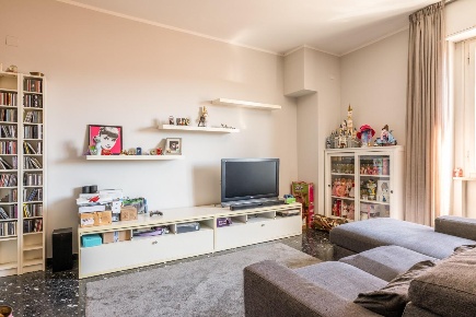 Foto Appartamento a Cascina Semicentro di 135 m² con 6 locali in vendita
