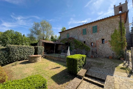 Foto Casale a Gaiole in Chianti di 431 m² con 20 locali in vendita