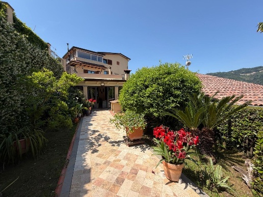 casa indipendente in vendita a Carrara in zona Stabbio