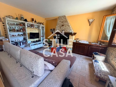 Foto Villa bifamiliare a Altopascio Spianate, Ponte ai Pini di 190 m²