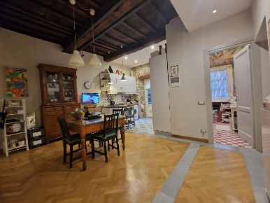 Foto Appartamento a Carrara Centro di 50 m² con 3 locali in affitto