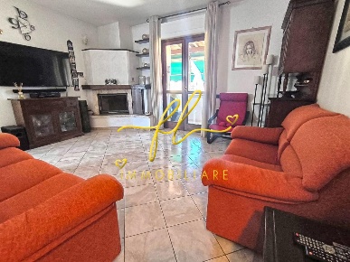 Foto Appartamento a Castagneto Carducci di 94 m² con 5 locali in vendita