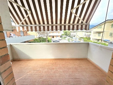 Foto Appartamento a Massa Marina di Massa Centro di 100 m² con 4 locali