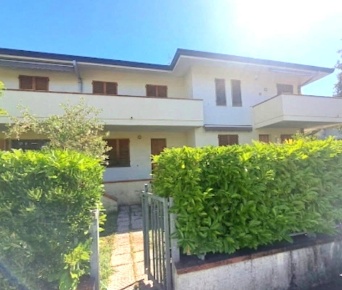 Foto Appartamento a Massa Marina di Massa Centro di 70 m² con 3 locali