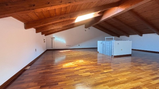 Foto Appartamento a Cascina Semicentro di 107 m² con 4 locali in vendita