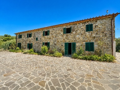 Foto Casale a Monsummano Terme di 244 m² con 10 locali in vendita