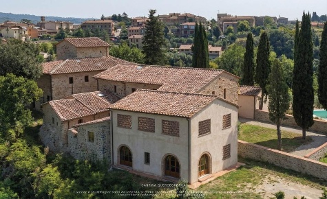 Foto Villa unifamiliare a Siena Quercegrossa di 240 m² con 7 locali