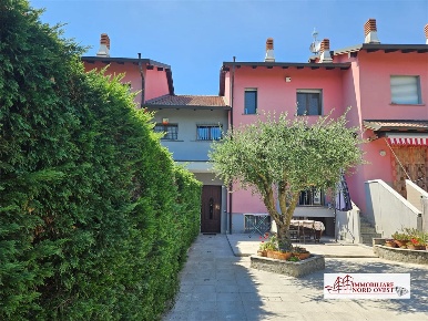 Foto Villa a schiera in Via Tobagi, Bernate Ticino Centro di 150 m²