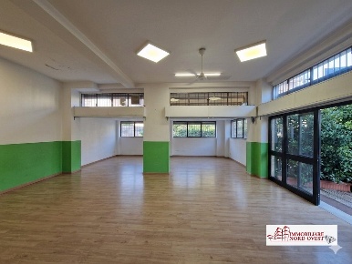 Foto Locale commerciale in Via Vanzago, Cornaredo Centro di 140 m²