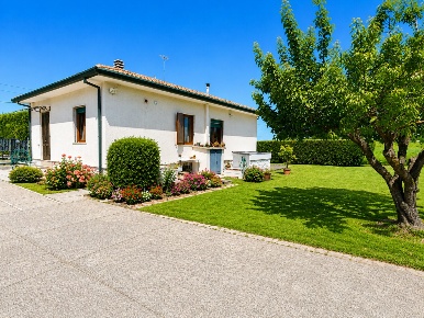 Foto Casa indipendente a Pietrasanta di 90 m² con 4 locali in vendita