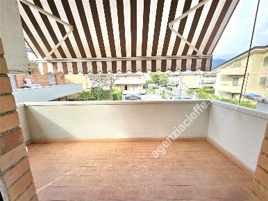 Foto Appartamento a Massa Marina di Massa Centro di 100 m² con 4 locali