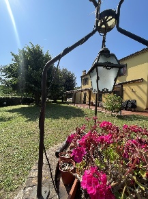 Foto Rustico in offagna, Offagna Centro di 227 m² con 9 locali in vendita