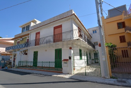 Foto Appartamento in Via Canale Torre Faro 12, Messina Torre Faro di 125 m²