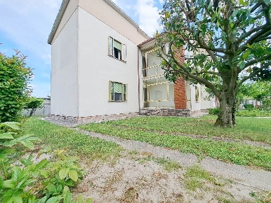 Foto Villa bifamiliare in Via Guglielmo Marconi 2, Guarda Veneta di 186 m²