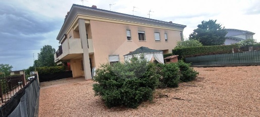 Foto Villa a schiera in Via Maffei, San Giovanni Lupatoto di 190 m²
