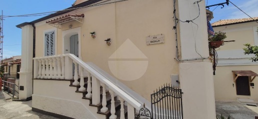 Foto Casa indipendente in Via Dedalo, Pizzo Centro di 90 m² con 3 locali