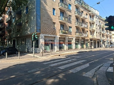 Foto Negozio in Via Bergamo, Milano Cadore di 232 m² con 4 locali